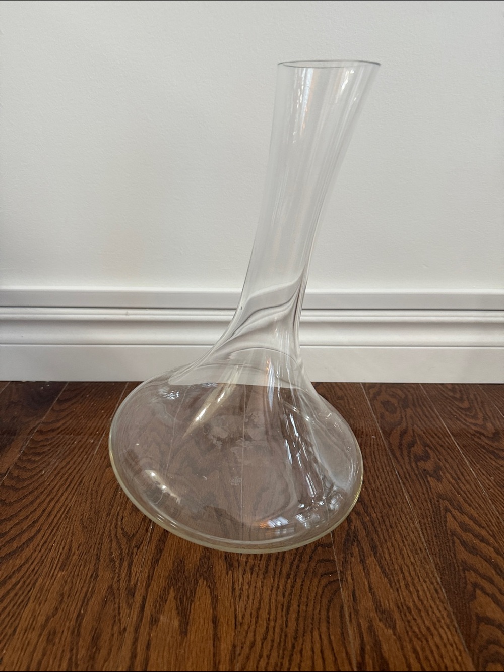 Clear Glass Wine Decanter - Elegant Swirl Design